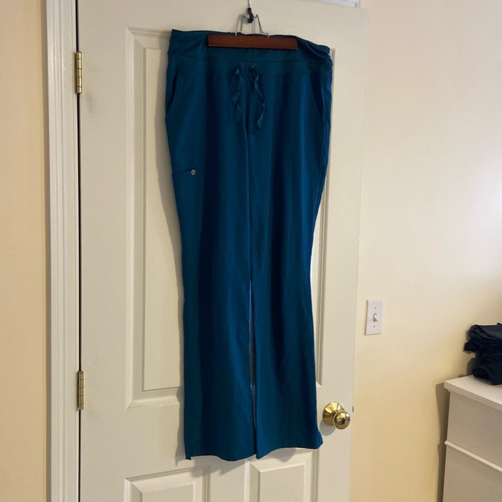 Excellent used condition barco one size medium bahama scrub pants
